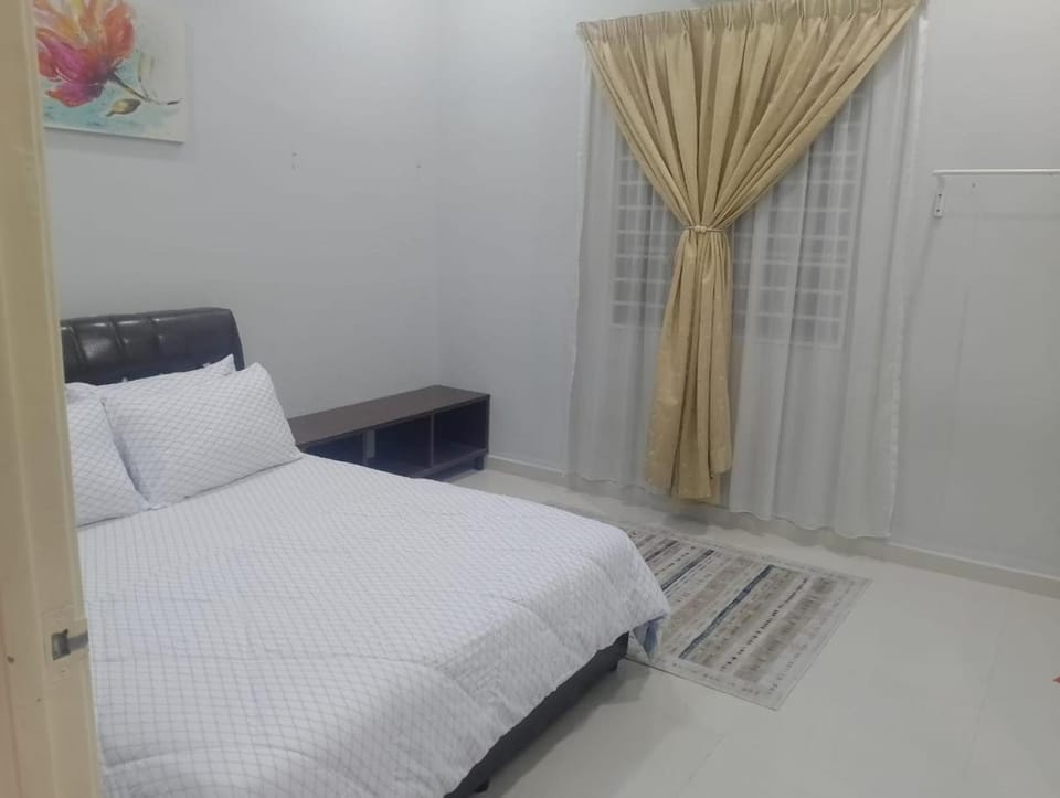 Kundang Villa @ Tasik Biru - 3 Bedrooms Bungalow House in Selangor, Malaysia