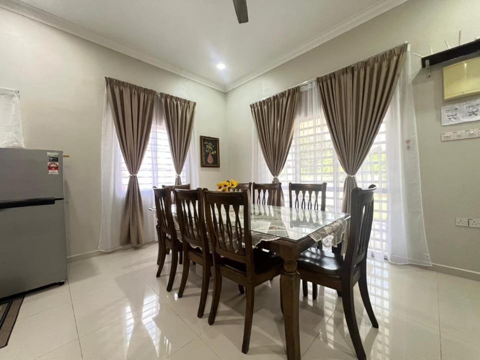 Kundang Villa @ Tasik Biru - 3 Bedrooms Bungalow House in Selangor, Malaysia