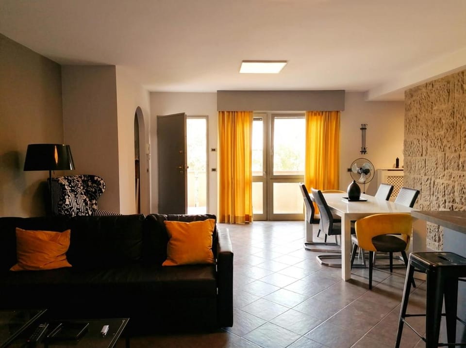 Living room, Photo of the whole room