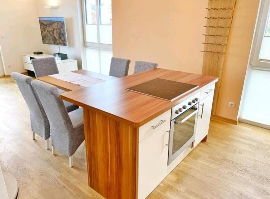Dining area, pet friendly, stove