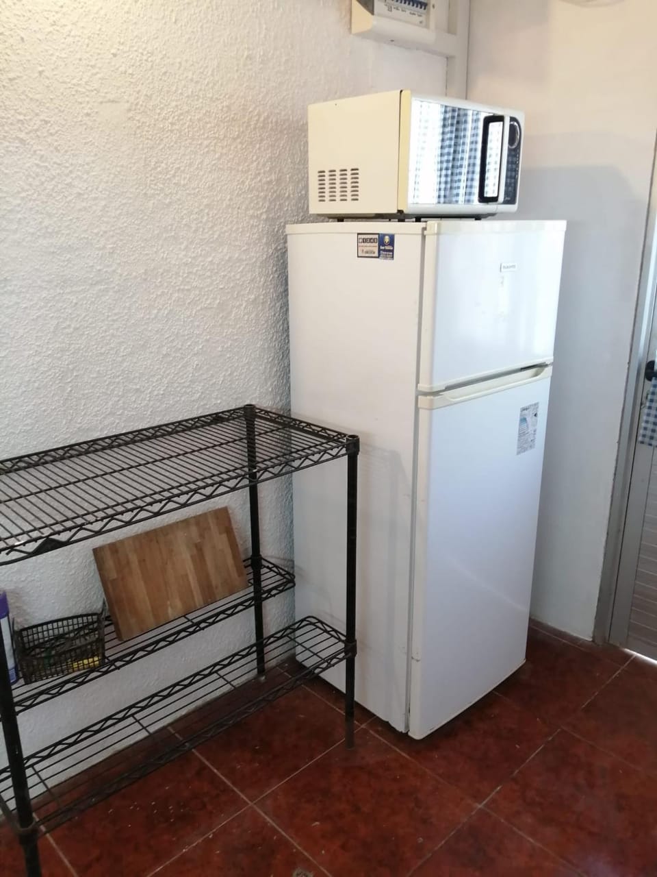 Kitchen or kitchenette, minibar