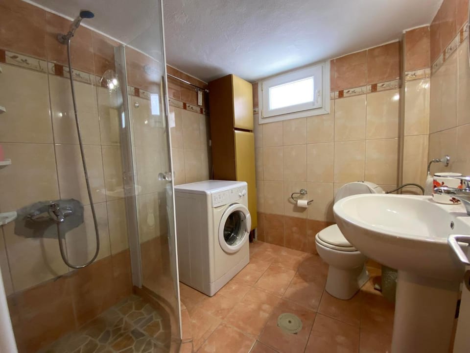 Shower, Toilet, Bathroom, washing machine