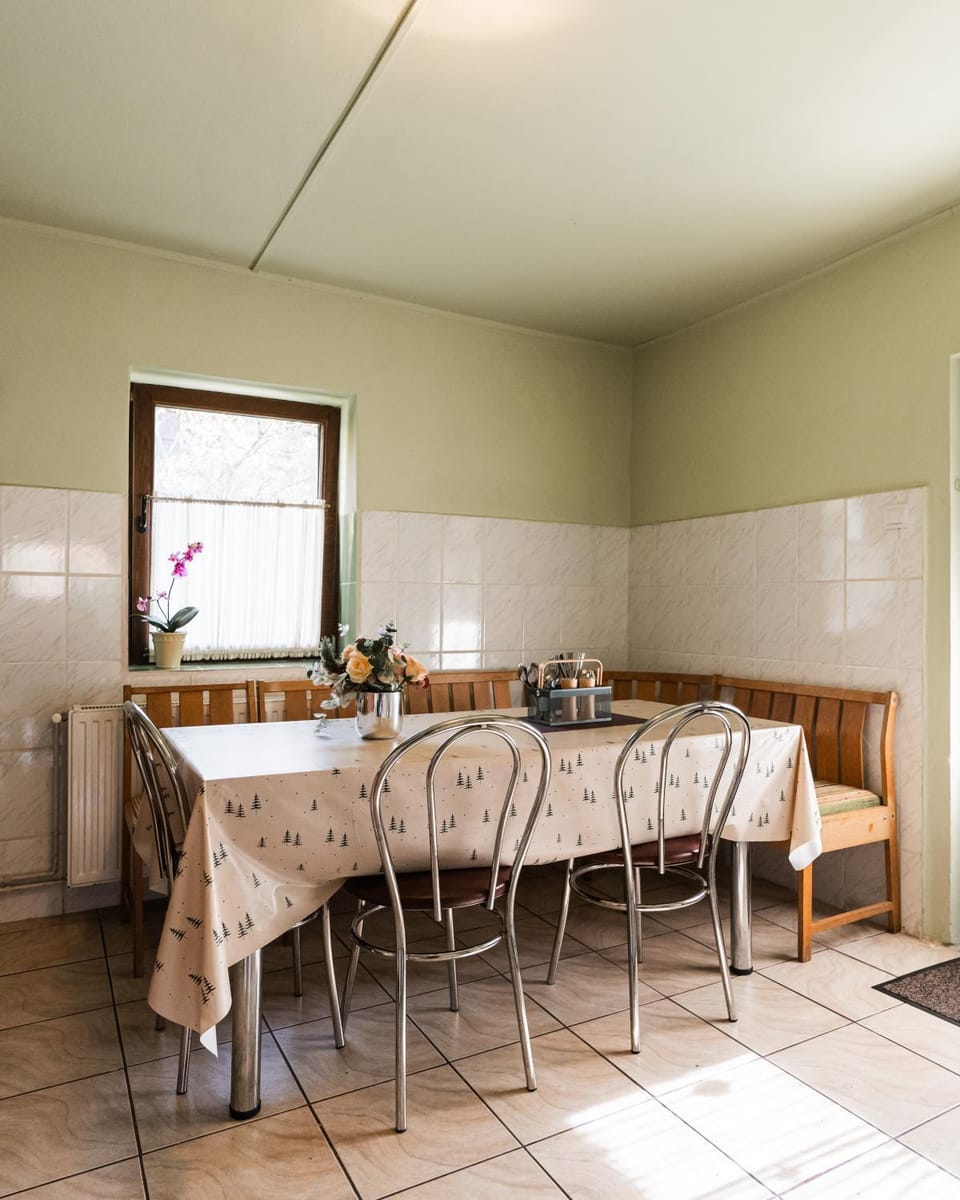 Seating area, Dining area