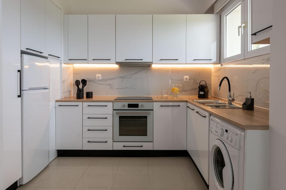 Coffee/tea facilities, Kitchen or kitchenette, oven, pet friendly, stove, washing machine