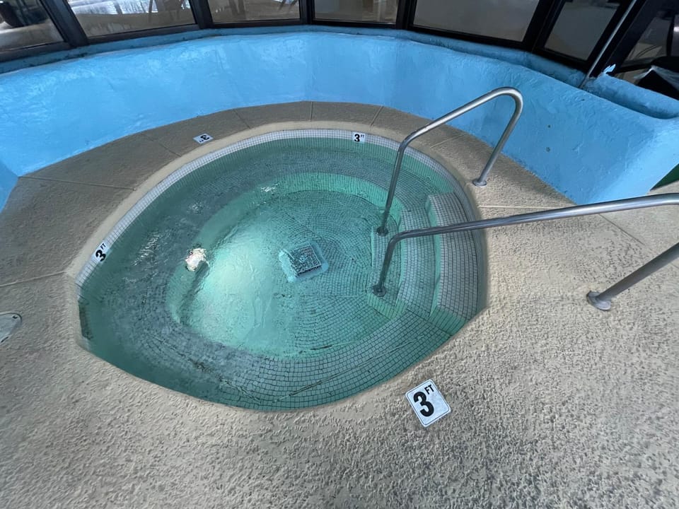 Hot Tub, Swimming pool