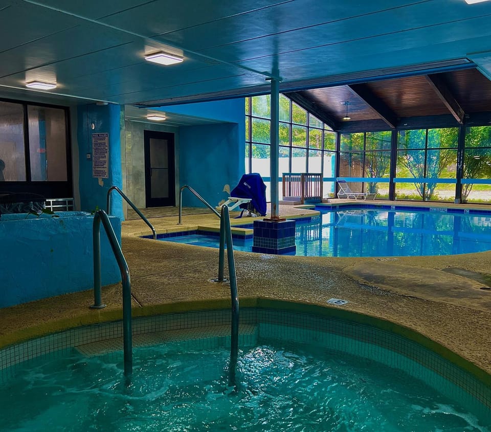 Hot Tub, Pool view, Swimming pool