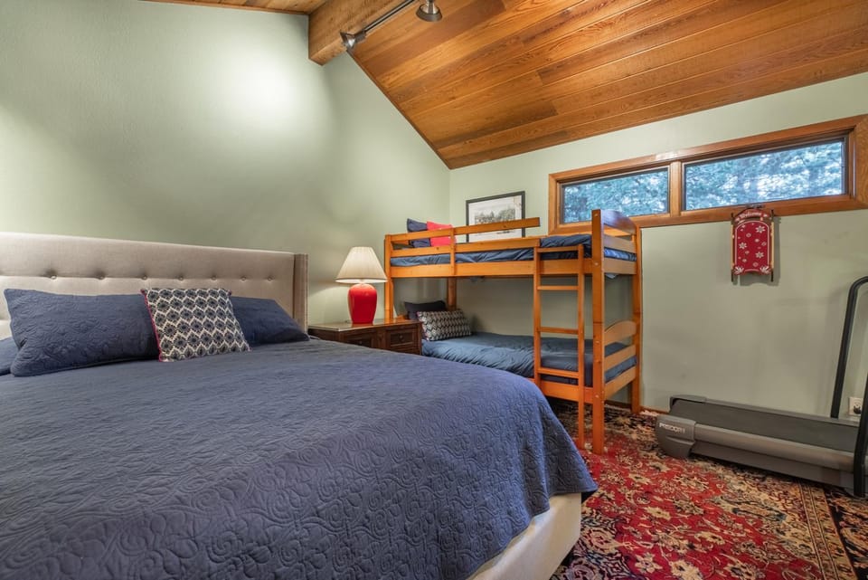 Townhouse Art Gallery in Mammoth's Best Location House in Mammoth Lakes