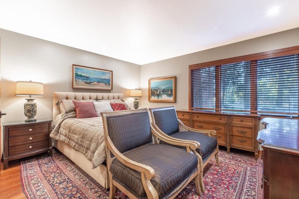 Townhouse Art Gallery in Mammoth's Best Location House in Mammoth Lakes