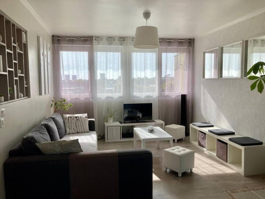 TV and multimedia, Living room, flat iron