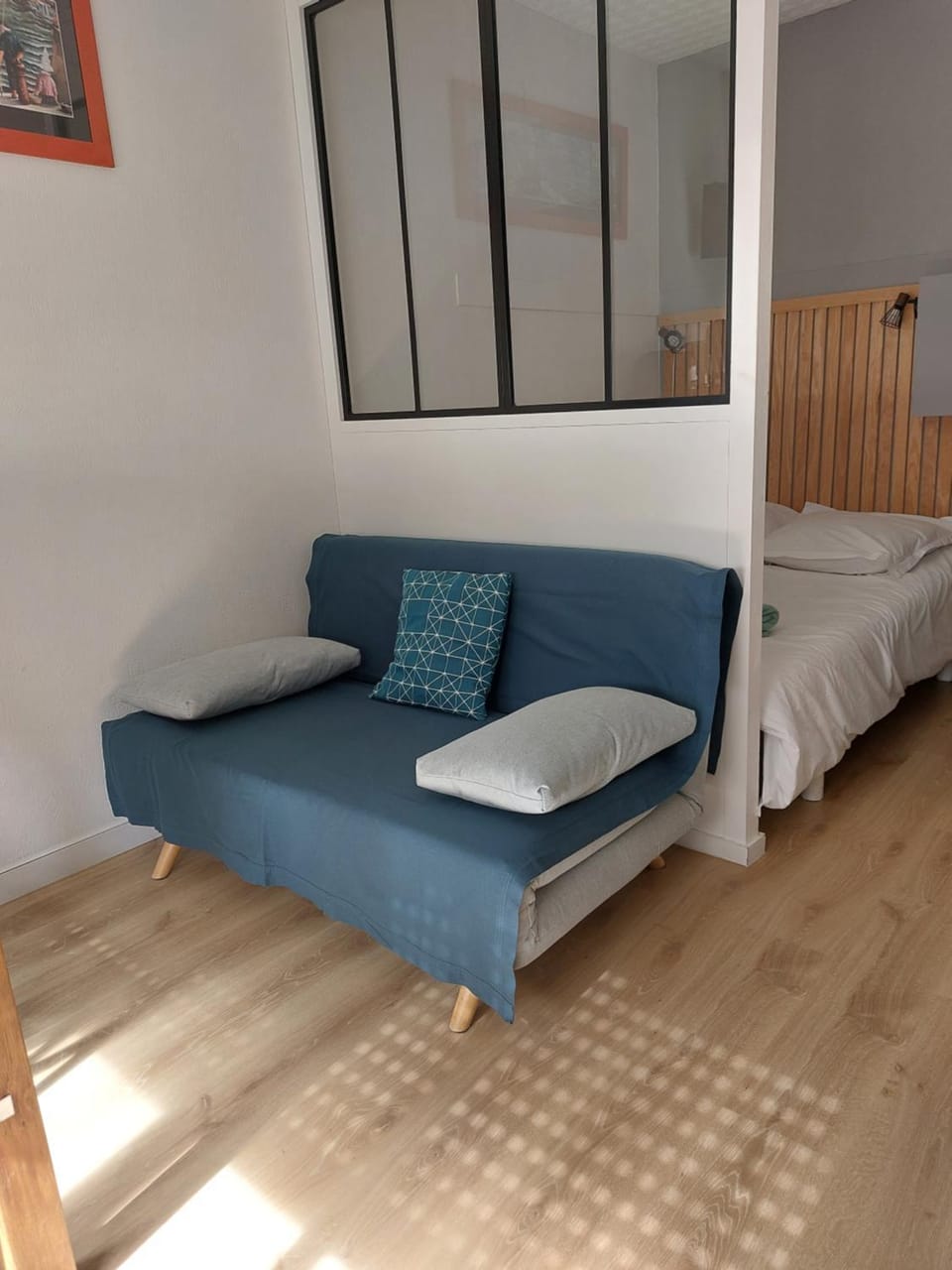 Bed, Living room, Photo of the whole room