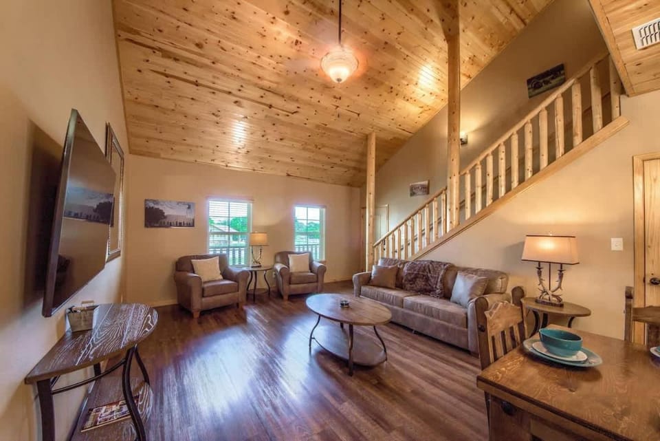 OM A8 Gruene River Two-Step at Old Mills Resort House in New Braunfels