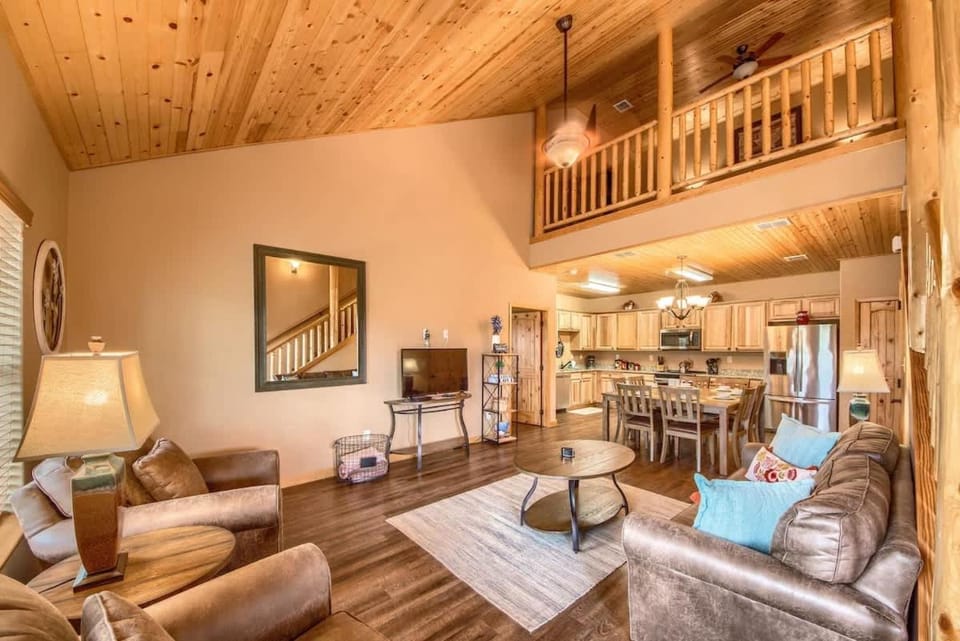 OM A14 Gruene Bridge Bungalow at Old Mills Resort House in New Braunfels