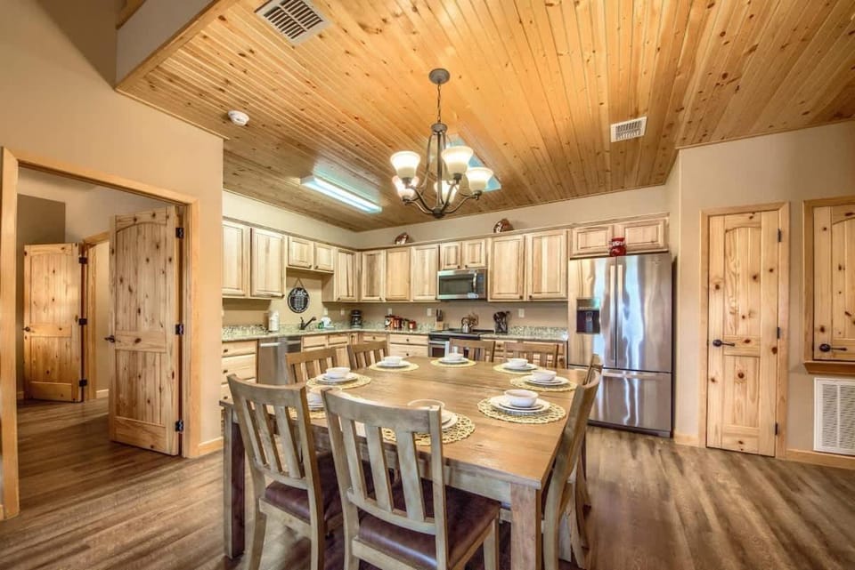 OM A14 Gruene Bridge Bungalow at Old Mills Resort House in New Braunfels