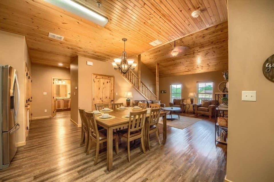 OM A14 Gruene Bridge Bungalow at Old Mills Resort House in New Braunfels