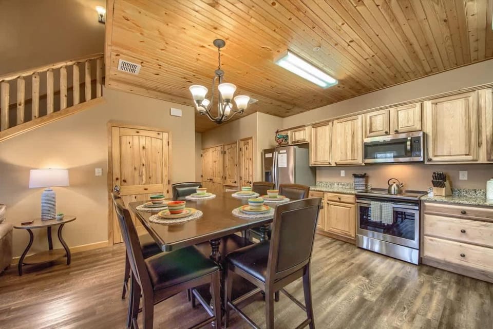 OM A13 Gruene Grove Bungalow at Old Mills Resort House in New Braunfels