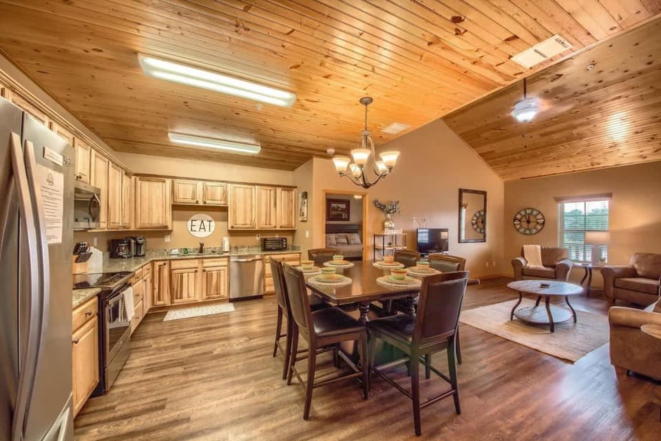 OM A13 Gruene Grove Bungalow at Old Mills Resort House in New Braunfels