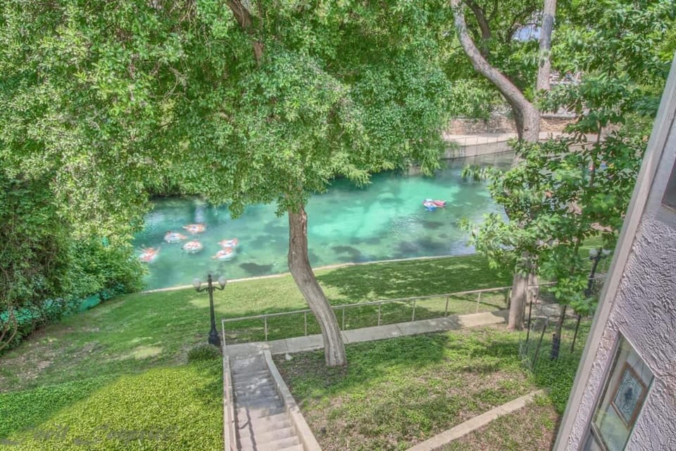 CRC 317 Timeless Tranquility House in New Braunfels