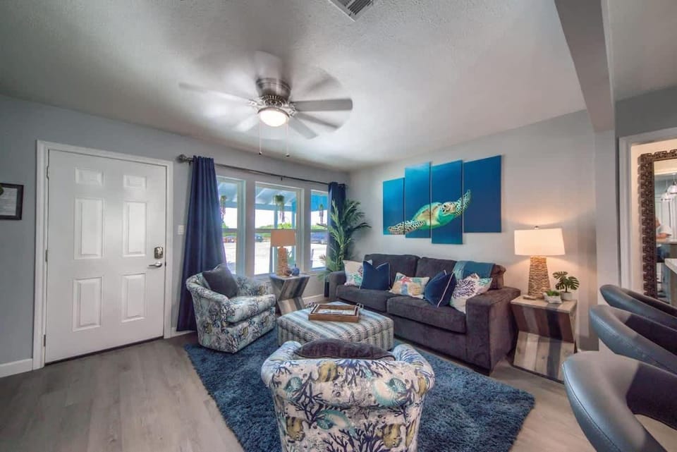 DT 534 Castle Shadow Cottage House in New Braunfels