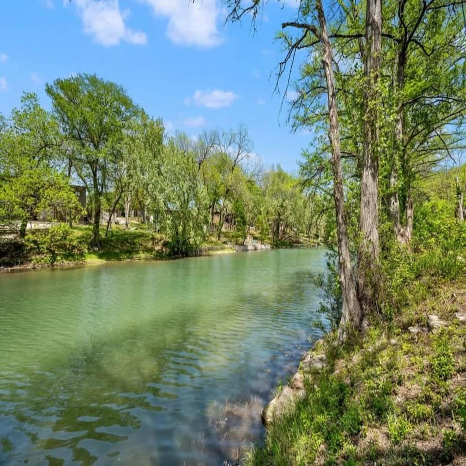 CL 954 River Cliff Retreat House in Canyon Lake