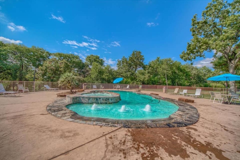 WW B202 Landmark Lodge House in New Braunfels
