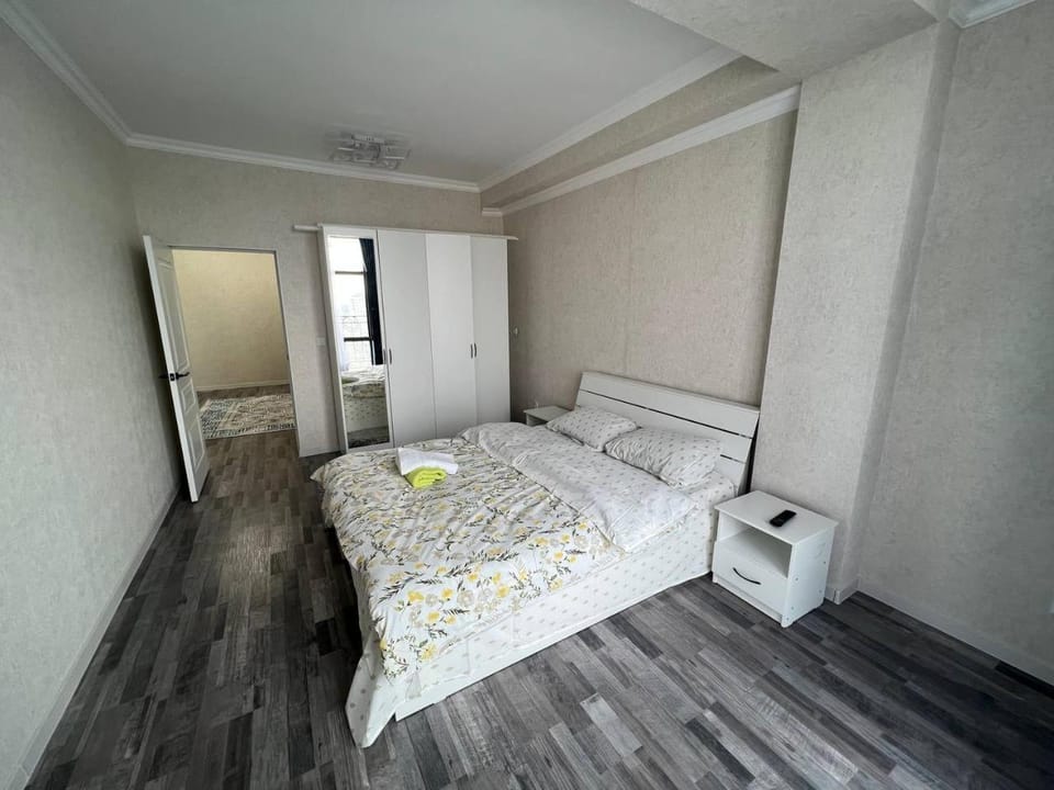 Bed, Bedroom, towels, wardrobe