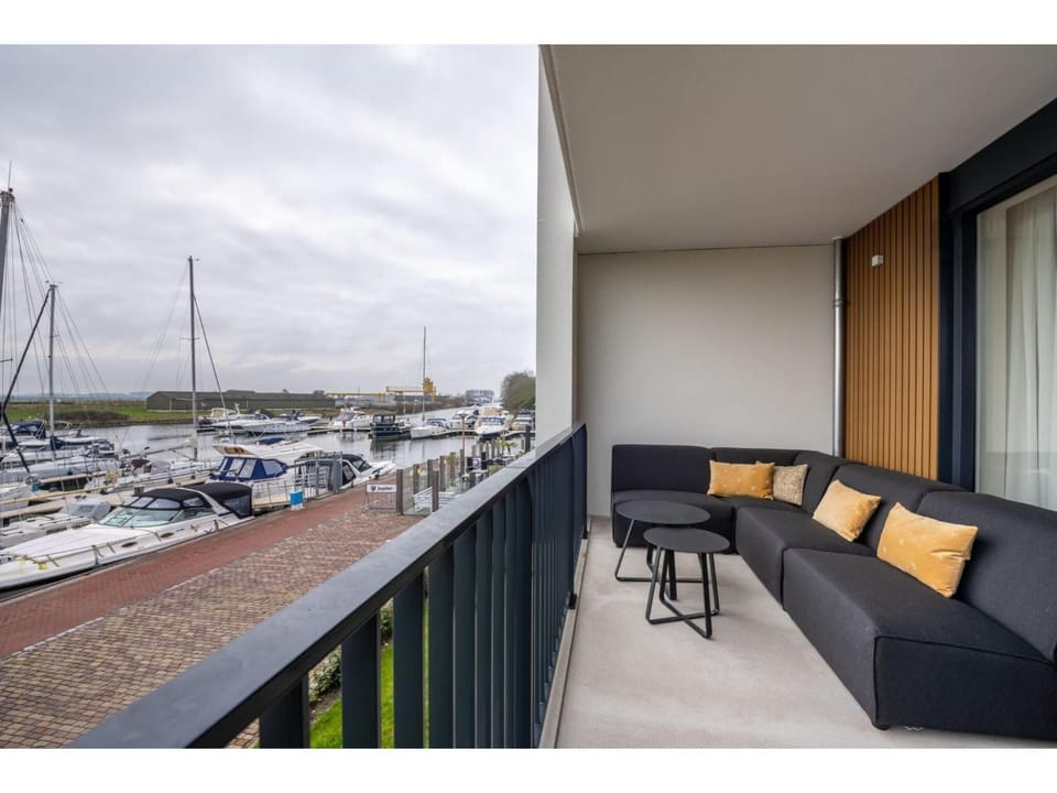 Neighbourhood, Balcony/Terrace