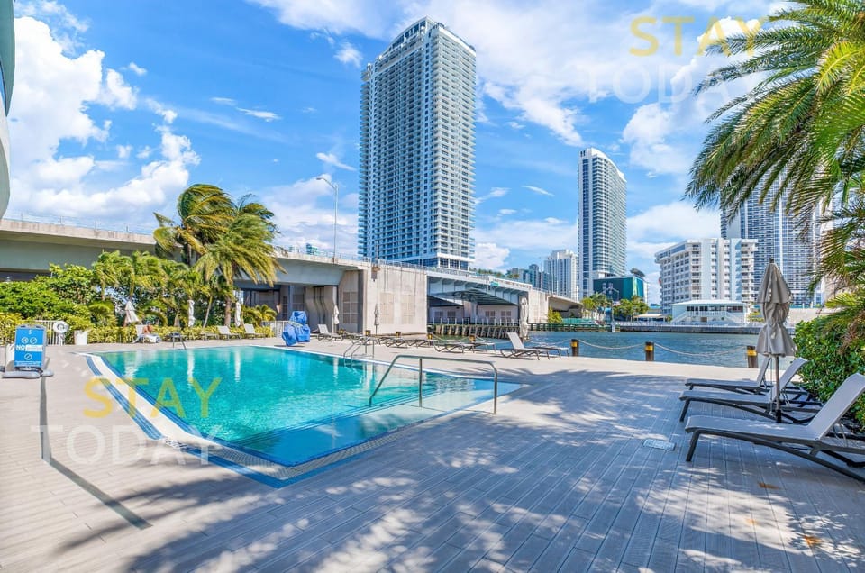 Day, Pool view, Swimming pool, sunbed