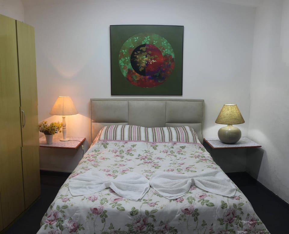 Bed, Bedroom, towels, wardrobe