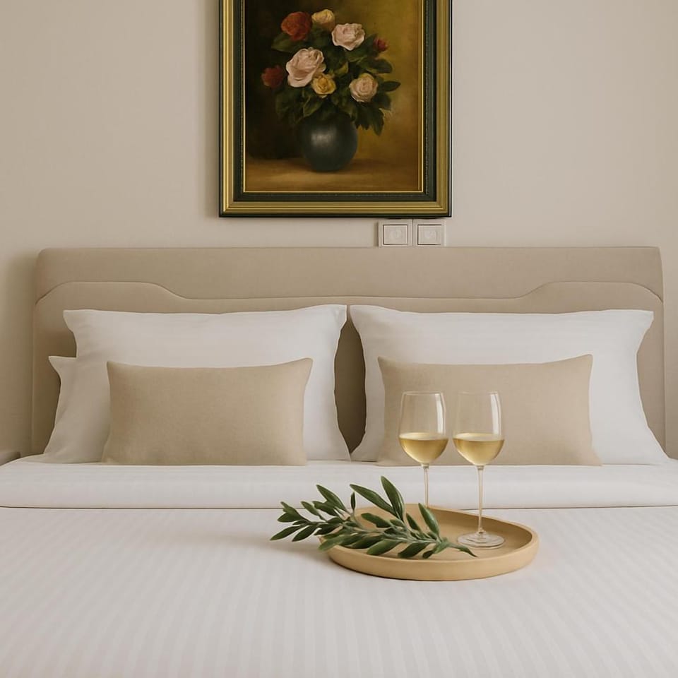 Bed, Photo of the whole room, Decorative detail