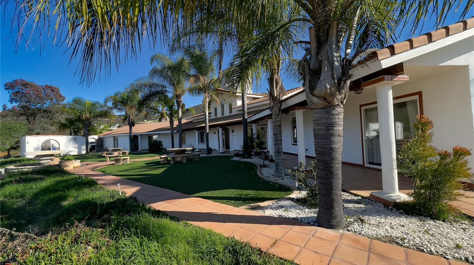 Hilltop Hacienda 10 Acres Free Heated Salt Pool Spa City Mountain Views Basketball Golf Horseshoes House in Southern California