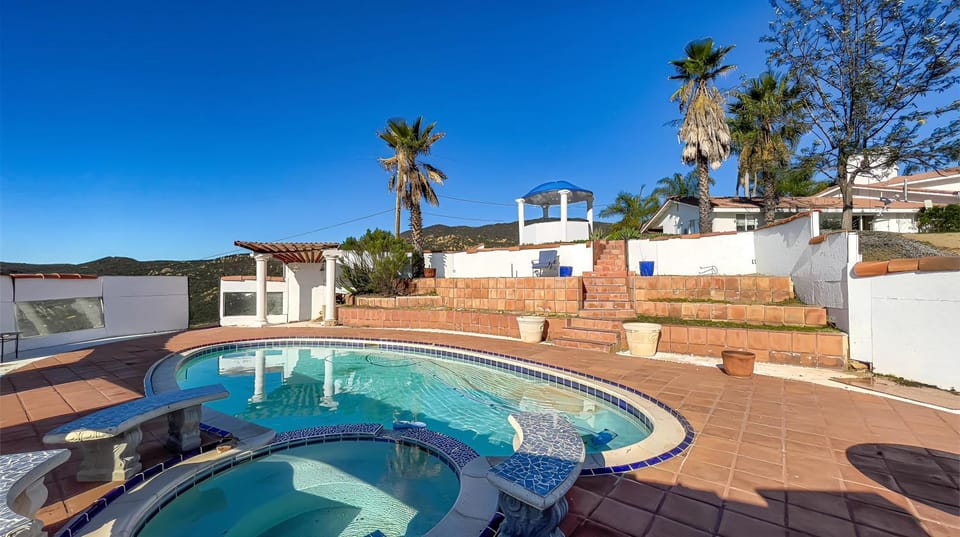 Hilltop Hacienda 10 Acres Free Heated Salt Pool Spa City Mountain Views Basketball Golf Horseshoes House in Southern California