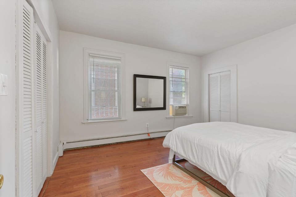 Frog Hollow Red Door Retreat Apartment in Hartford