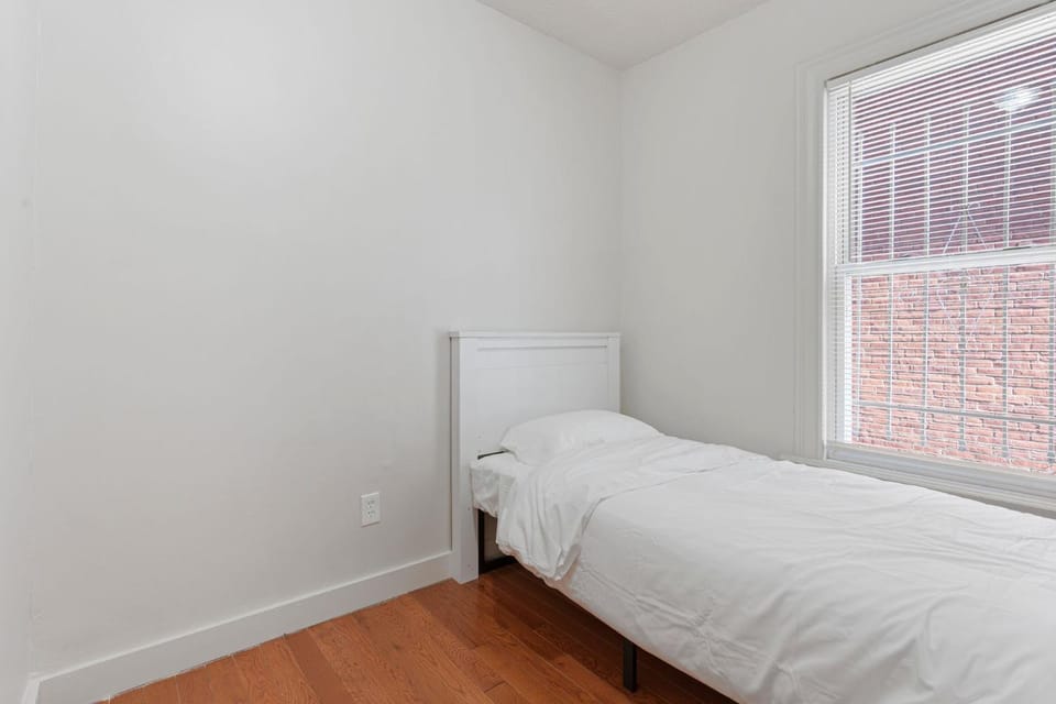 Frog Hollow Red Door Retreat Apartment in Hartford