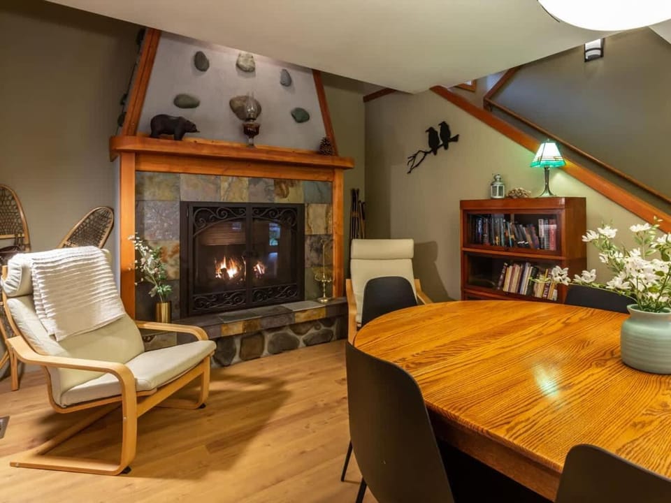 Naturbyn Retreat House in Glacier