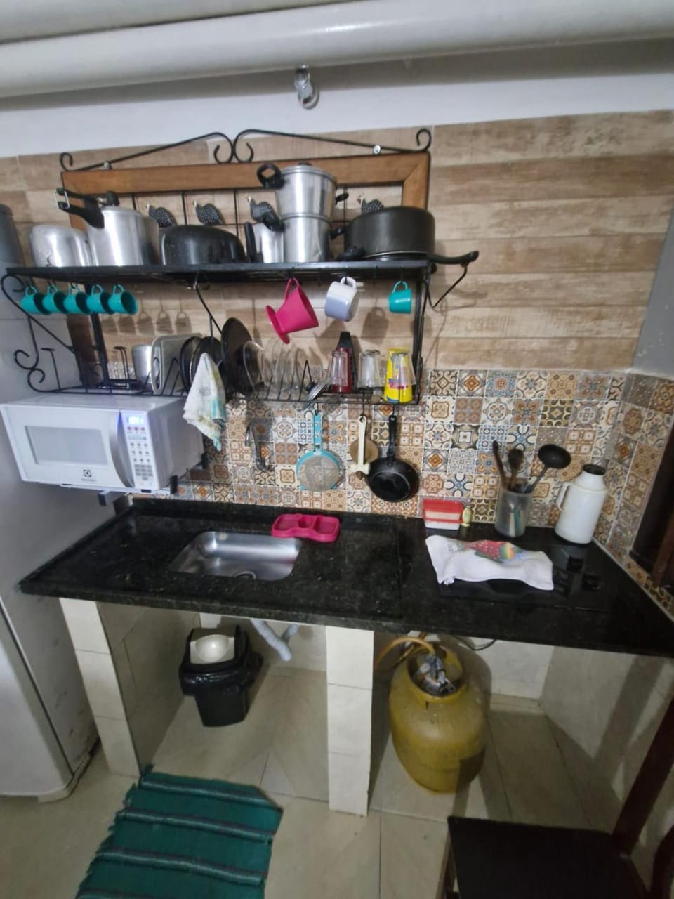 Flat na Praia de Itapuã no Terreo com AR-Condicionado - SEM TAXAS Apartment in Salvador