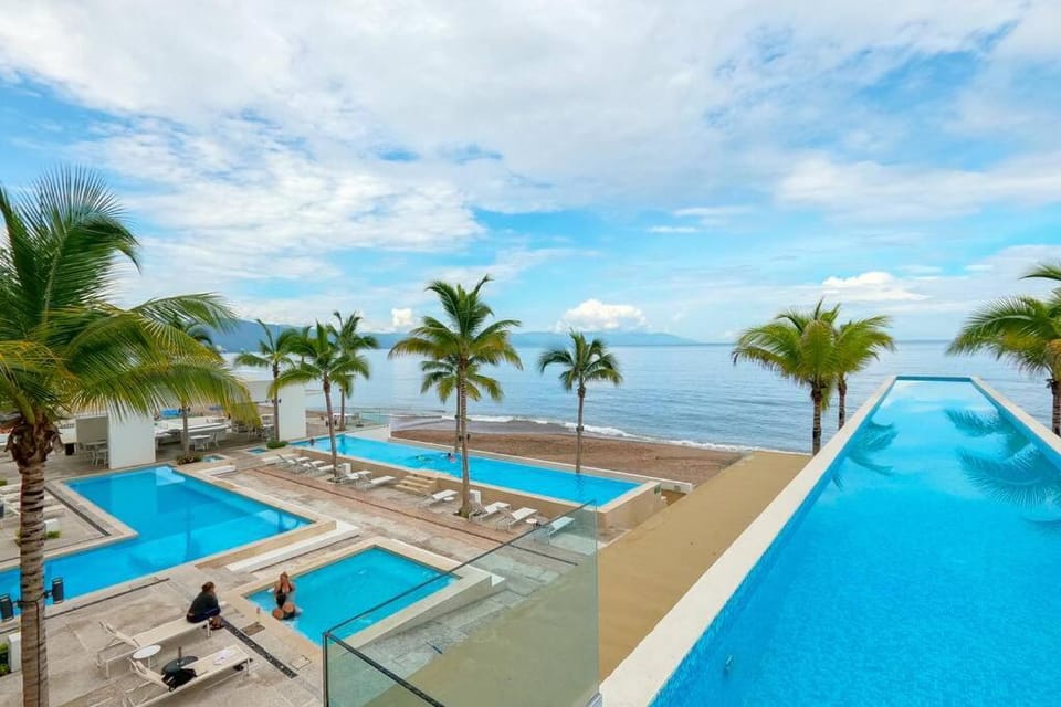 Hot Tub, Swimming pool