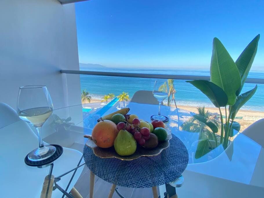 Natural landscape, Balcony/Terrace, Dining area, Sea view
