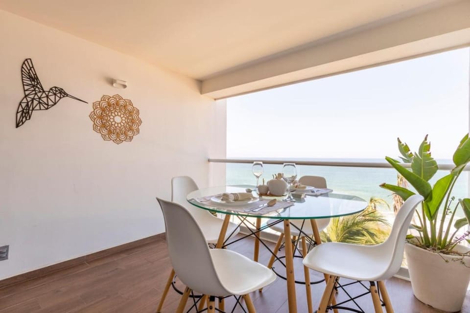 Beachfront & free daily breakfast & 600MB 7010 Wifi by Moikkarentals Apartment in Puerto Vallarta