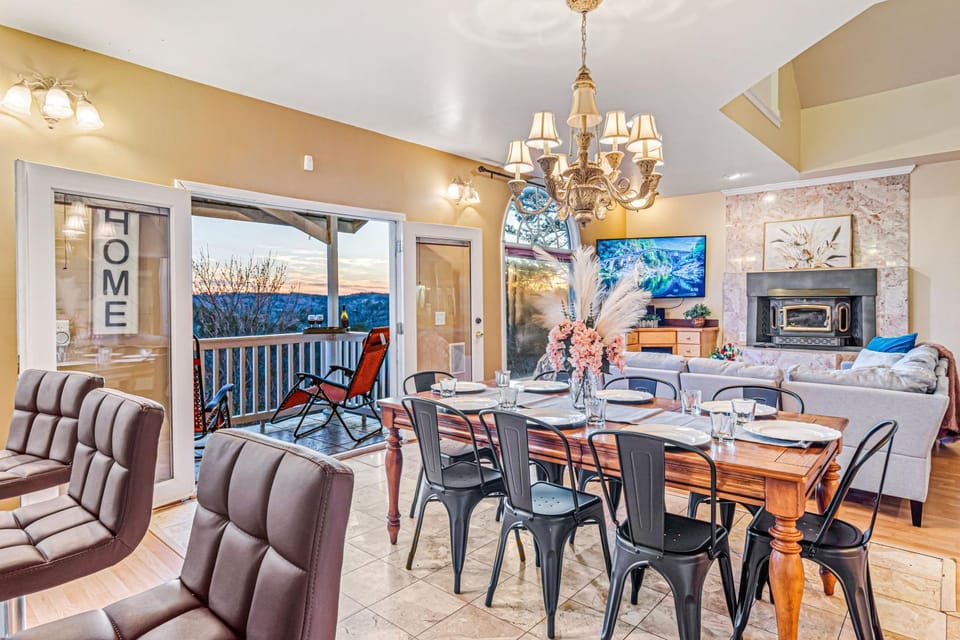 Living room, Dining area