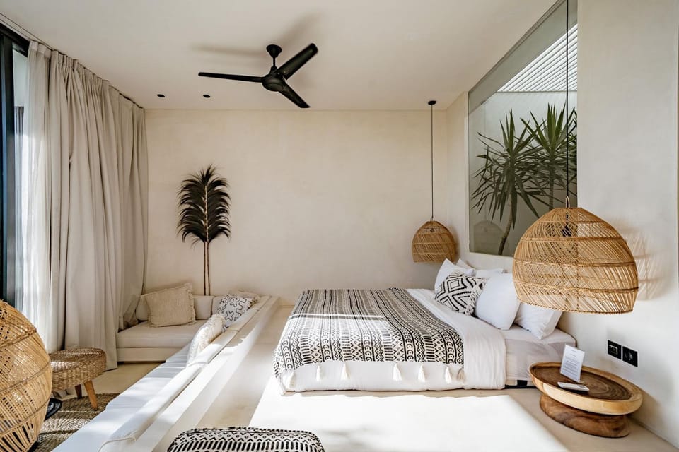 Bed, Seating area, Bedroom, air conditioner