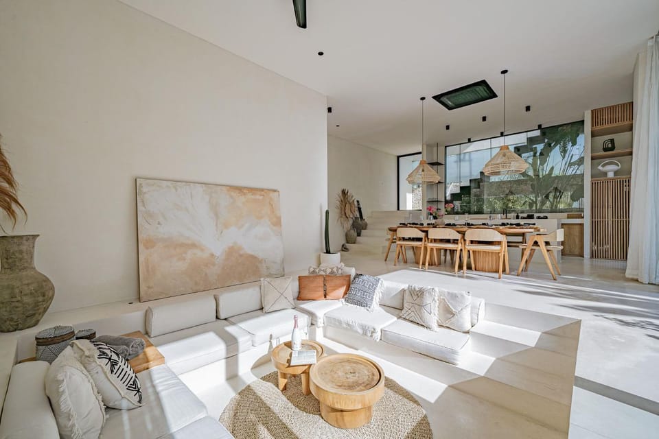 TV and multimedia, Living room, Seating area, Dining area