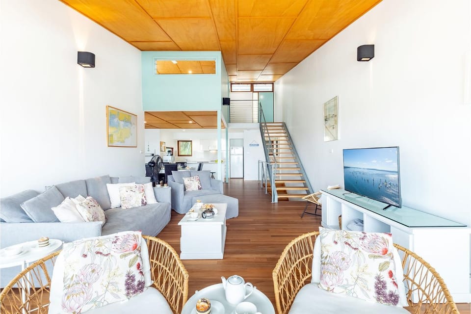 Dutchies By The Sea, 2 61 Christmas Bush Ave - Spectacular views, close to the beach, Wi-Fi House in Nelson Bay