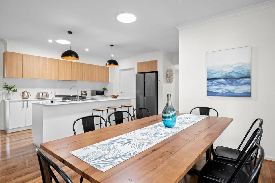 Aerial Beach House - Beach & Golf House in Torquay