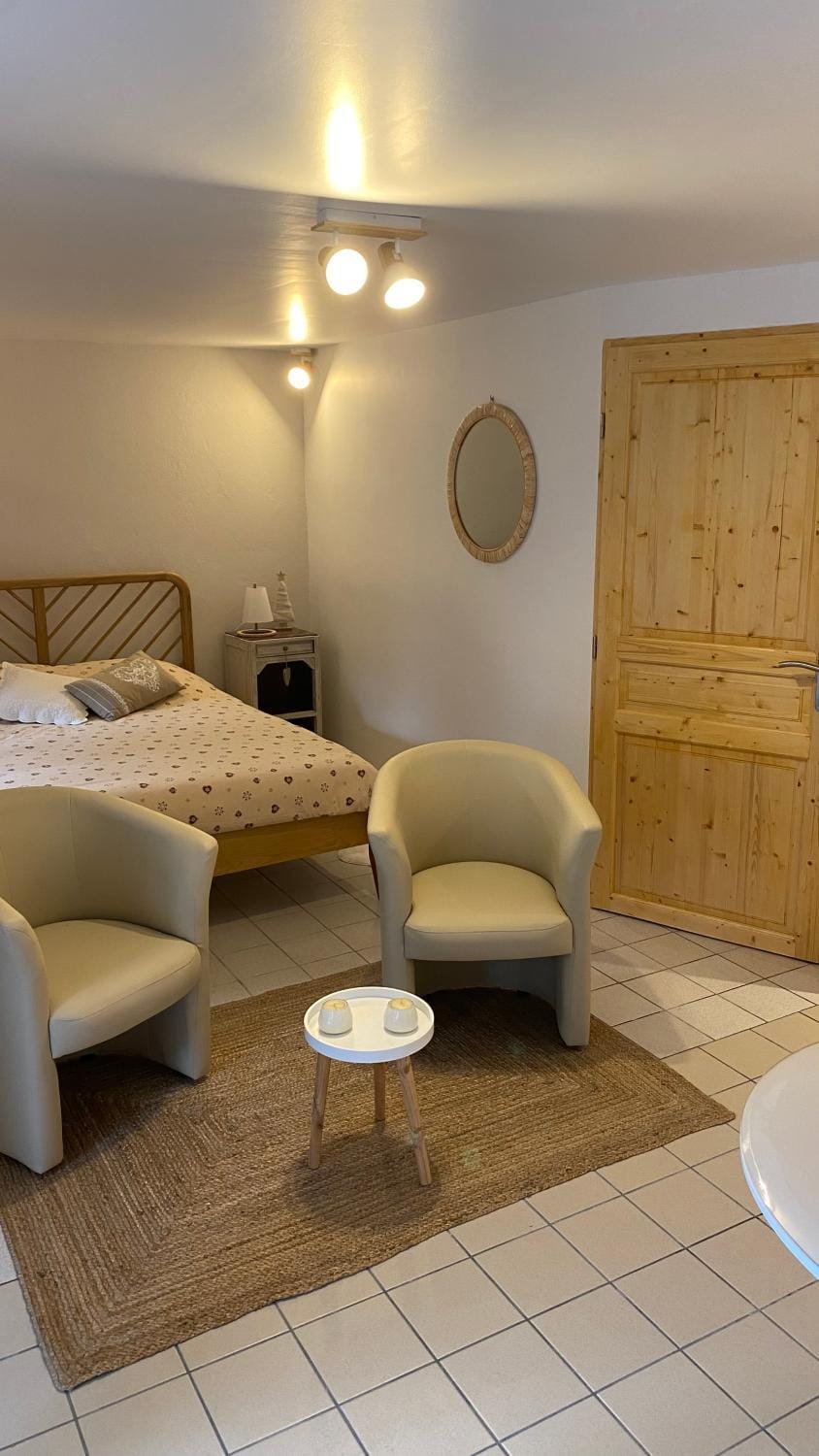 Bed, Photo of the whole room