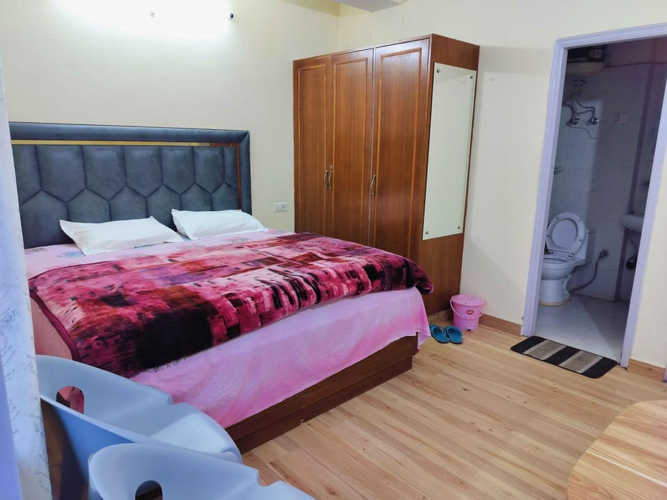 Shimla Vibes B & B free pick and drop from ISBT Shimla Apartment in Shimla