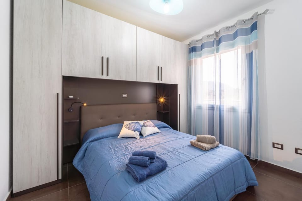 Bed, Photo of the whole room, Bedroom, towels, wardrobe