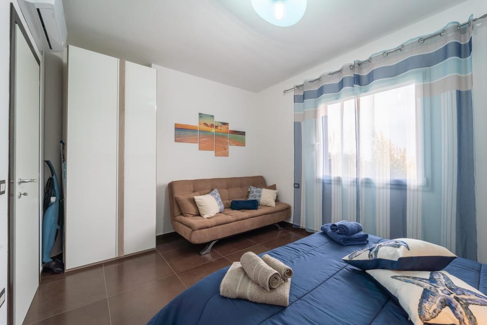 Bed, Photo of the whole room, Bedroom, towels, wardrobe