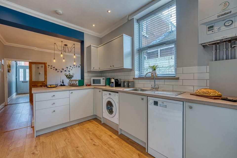 Kitchen or kitchenette, Decorative detail, dishwasher, minibar, pet friendly, stove, toaster, washing machine, dryer