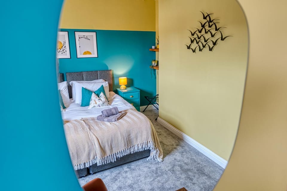 Bed, Photo of the whole room, Decorative detail, Bedroom, towels