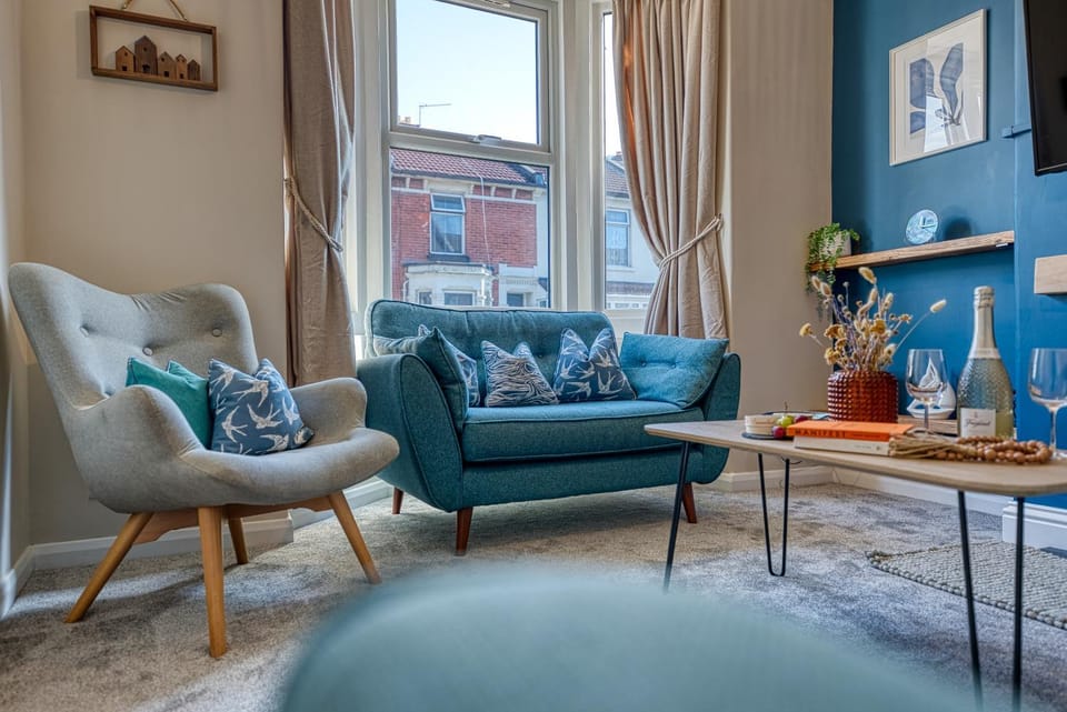 Living room, Decorative detail, Seating area